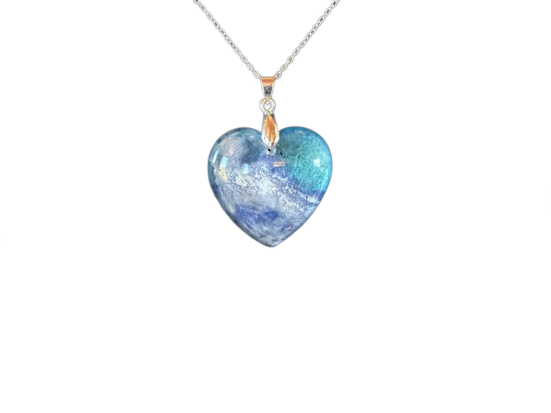 Ice-Blue heart pendant-800x600